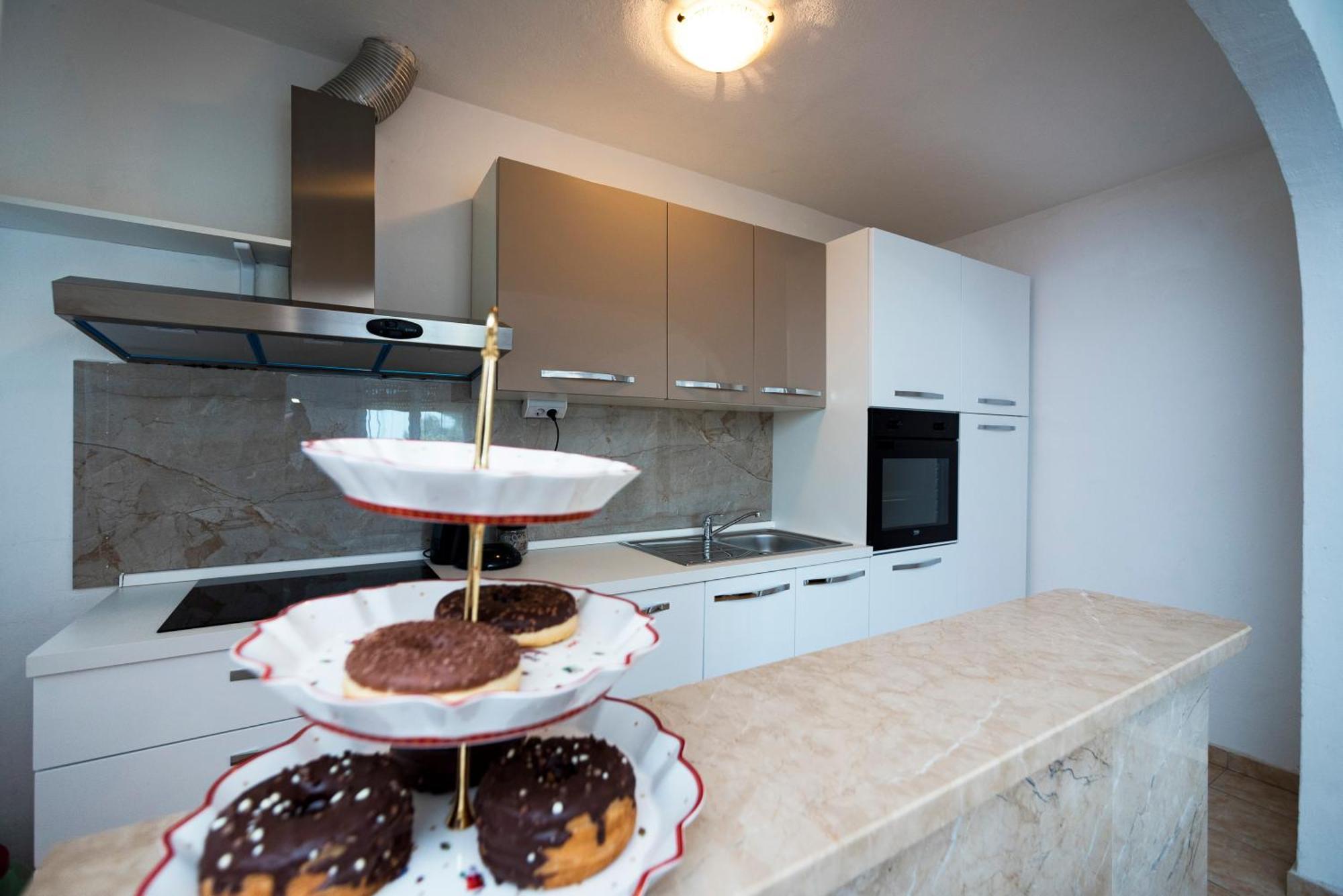 M&M Pelivan Apartments Solin Exteriör bild