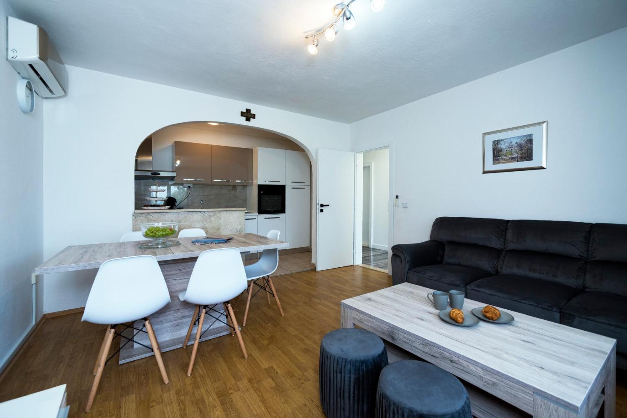 M&M Pelivan Apartments Solin Exteriör bild