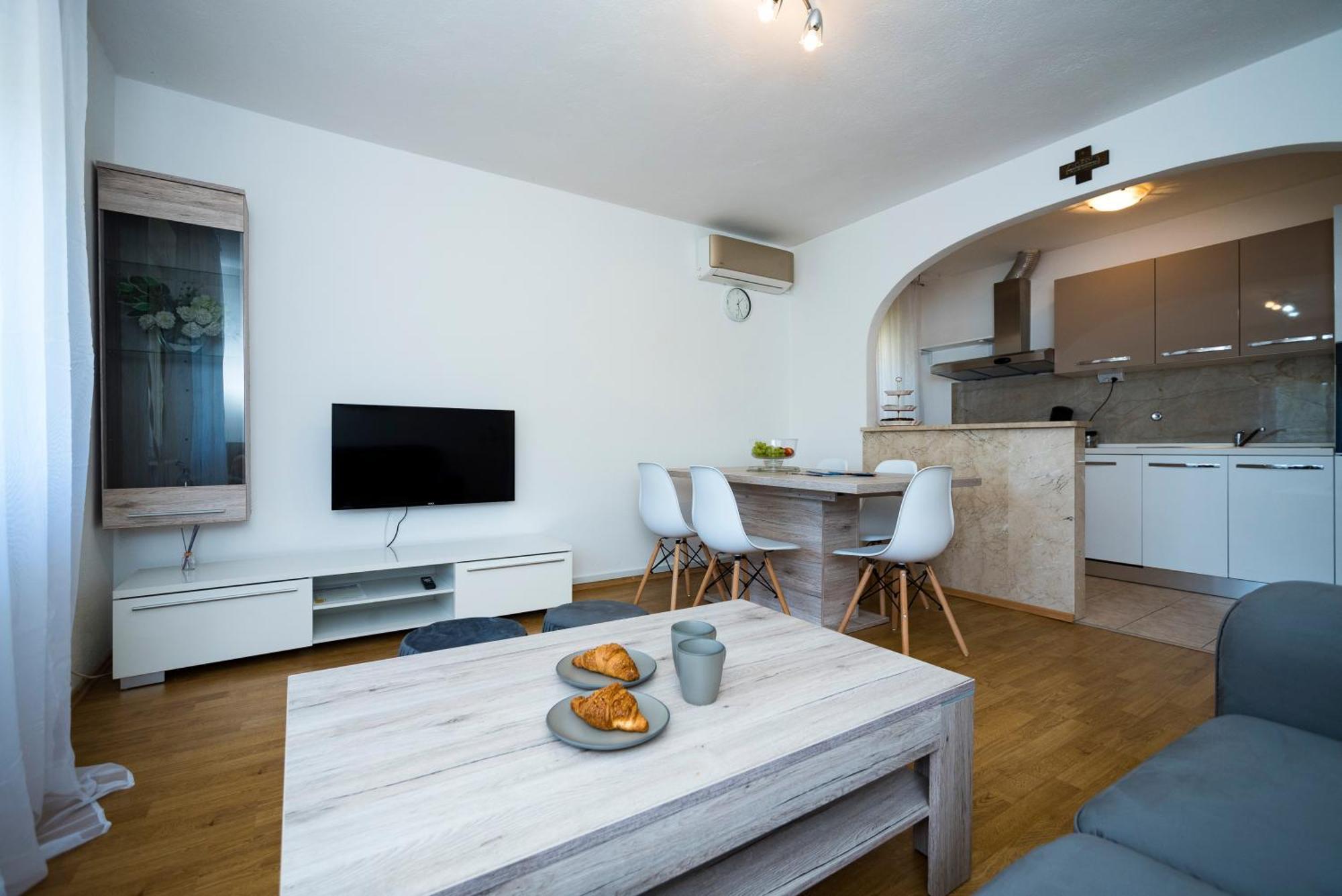 M&M Pelivan Apartments Solin Exteriör bild